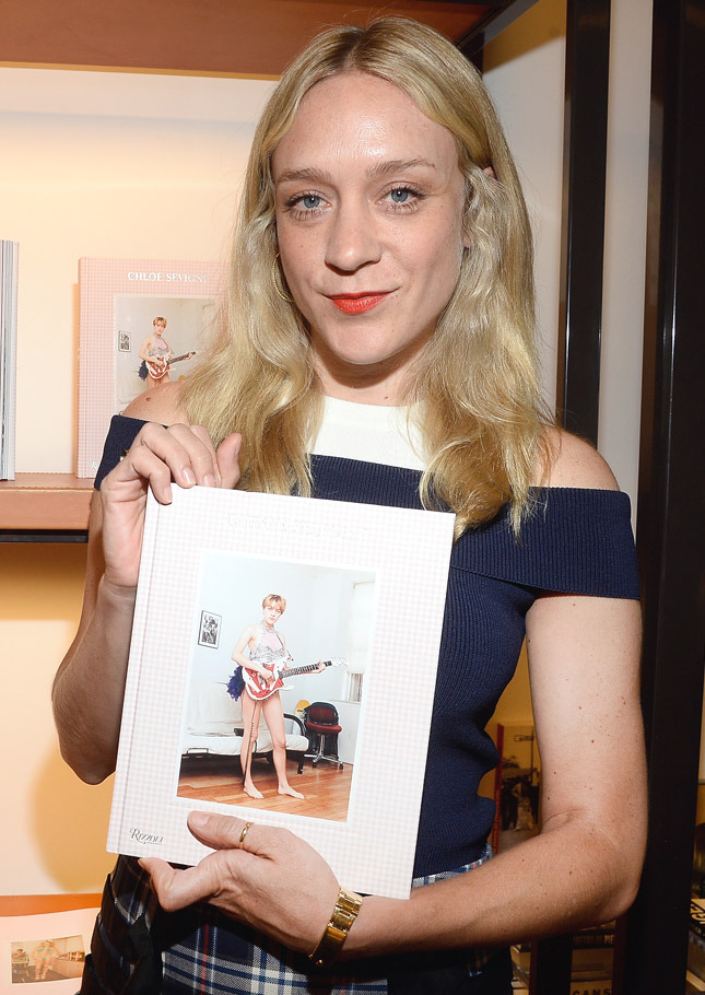 ����� ����