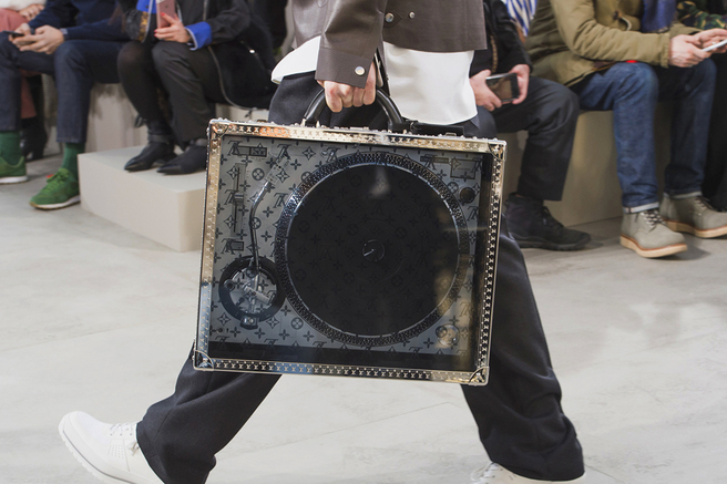 �������� � �������� � ������ ���������� Louis Vuitton �����-���� 2017