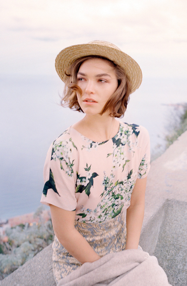 �������