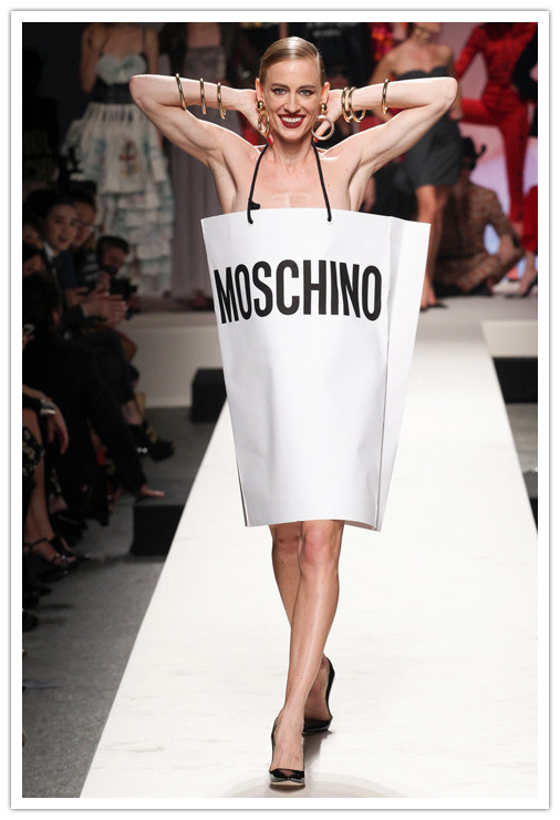 ��������� ��������� Moschino